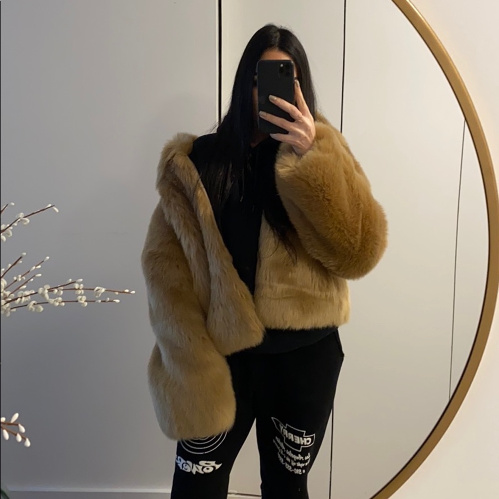 SHACI Chelsea Faux Fur Coat (NWOT) - Picture 2 of 7